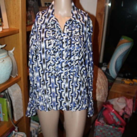 tuxedo front bell sleeve button front blouse M EUC - Picture 2 of 7